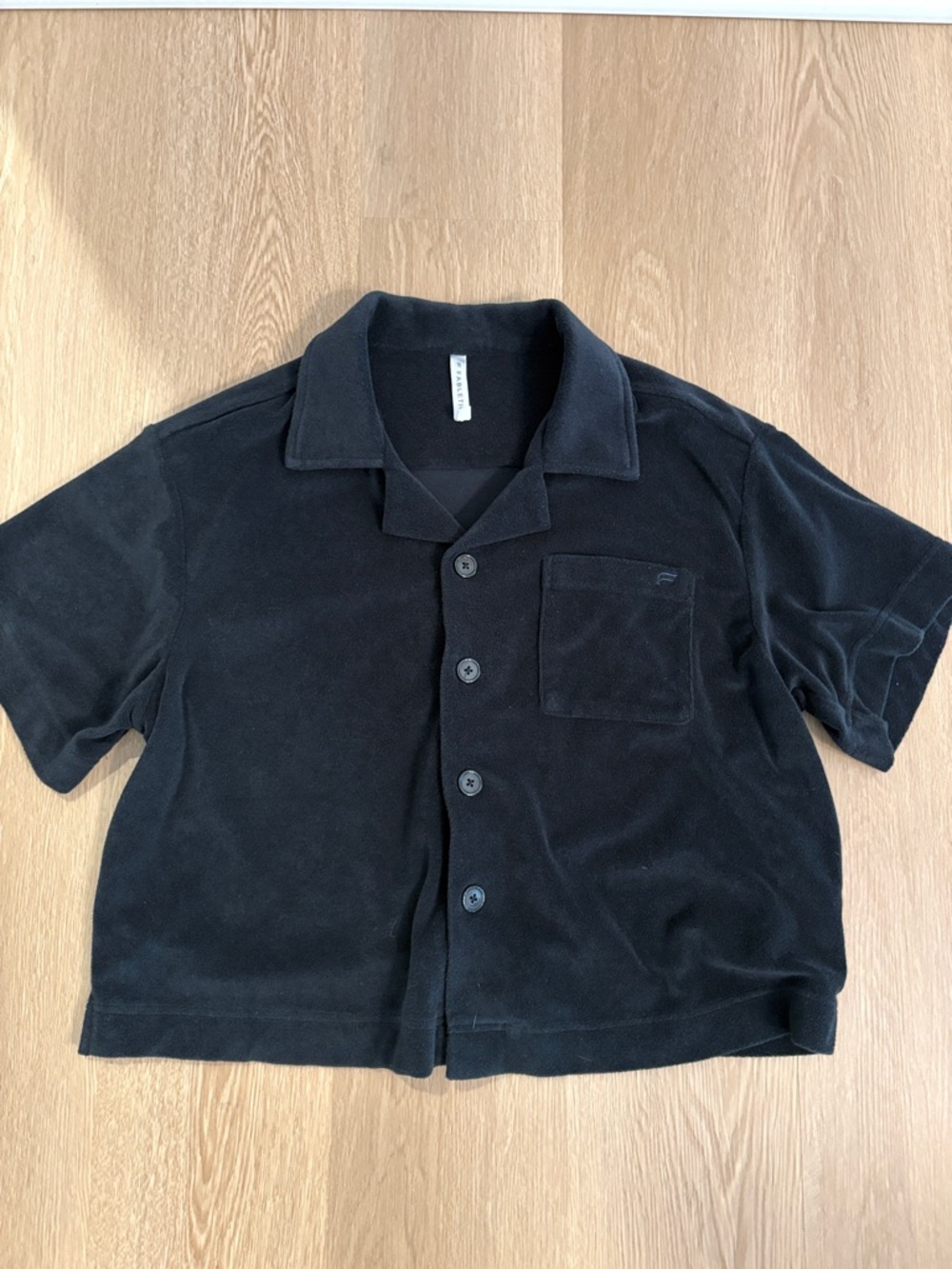 Fabletics Black Cropped Short-Sleeve Button Down Shirt
